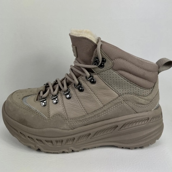 UGG Putty Hiker Waterproof 1112367
Size 8 in men or size 9.5 in women - Picture 7 of 13